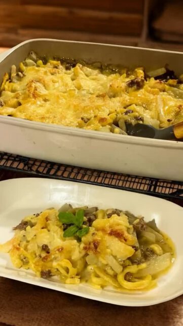 Herzhafter Auflauf mit Spätzle, Kohlrabi und Hackfleisch – natürlich mit einer ordentlichen Portion Käse überbacken 🧀😍. Einfach, deftig und richtig lecker!
👉 Das Rezept findet ihr wie gewohnt auf meiner Website.
https://foodbymargriet.de/spaetzle-kohlrabi-hack-auflauf-mit-kaesekruste/

#SpätzleLiebe #AuflaufGlück #KohlrabiRezepte #Soulfood #ÜberbackenSchmecktBesser