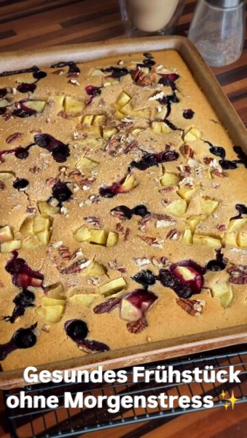 Werbung 
Frühstück fertig, während du dich für den Tag fertig machst 🥞✨

Dieser gesunde Frühstückspfannkuchen aus dem Ofen ist schnell vorbereitet, super lecker und perfekt für einen entspannten Start in den Tag. 🤍

Das komplette Rezept findest du auf meinem Food by Margriet Board.

👉 Den Link zum Board findest du ganz oben in meiner Community – dort ist er angepinnt.

Speicher dir das Rezept direkt ab und probier es unbedingt aus! 📌

#Frühstück #pfannkuchen