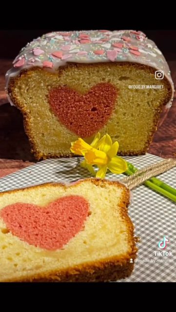 Ein Stück Kuchen.
Viele rote Herzen ❤️
Und ganz viel Liebe aus dem Ofen 🍰✨

Sag mal:
💘 Wer ist dein Valentinsdate in diesem Jahr?

#valentinstag #valentinesday #kuchenliebe #kuchenzeit #backliebe herzen herzkuchen liebegehtdurchdenmagen süßesglück dessertliebe kuchen homemadevibes foodreels instafood foodinspo reelsofinstagram backenmachtglücklich kaffeekuchen naschkatze genussmoment